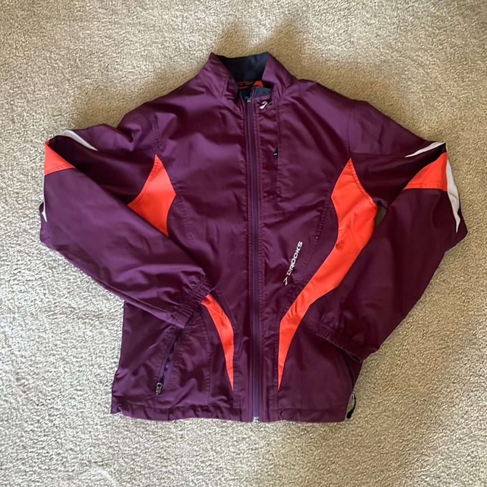 Brooks woman’s Running Jacket M maroon red